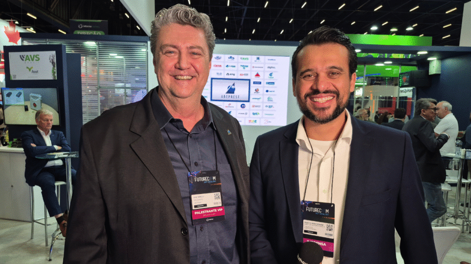 Ivan Ianelli, presidente da ABEPREST, durante entrevista na Futurecom 2025, destacando a importância do evento para os ISPs e MSPs.