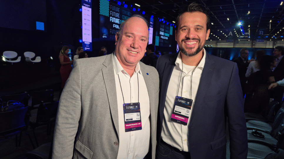 Rodrigo Schuch, presidente da Associação NEO, durante entrevista na Futurecom 2025, falando sobre infraestrutura de telecomunicações e data centers descentralizados no Brasil.