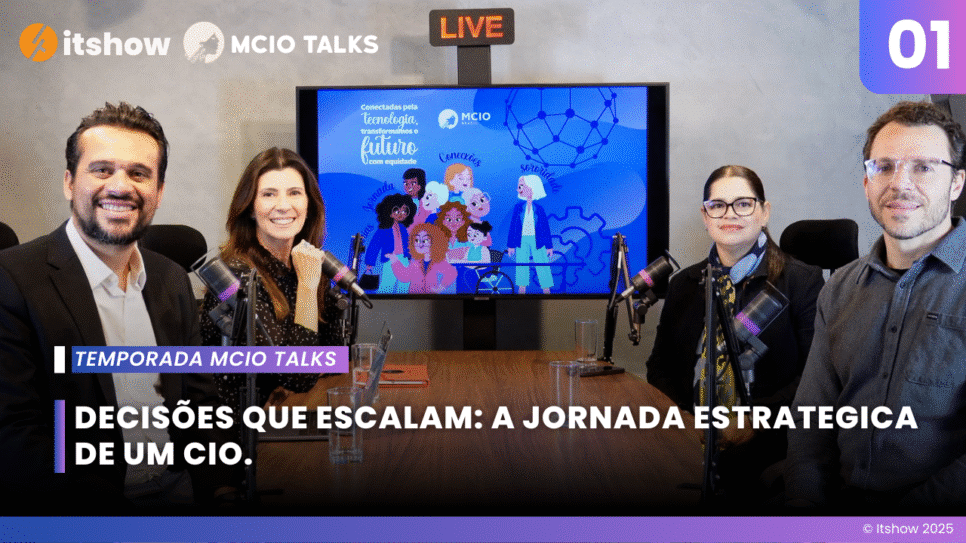 Karine Chaves, Igor Freitas e Márcia Wolff durante a gravação do MCIO Talks EP 01, em parceria com o Itshow, discutindo a jornada estratégica do CIO.