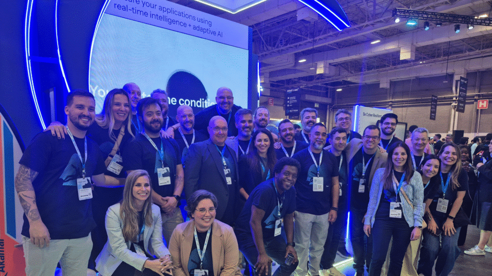 Akamai apresenta sua equipe no estande do Mind The Sec 2025 em São Paulo, reforçando foco em proteção de dados, IA segura e Zero Trust.