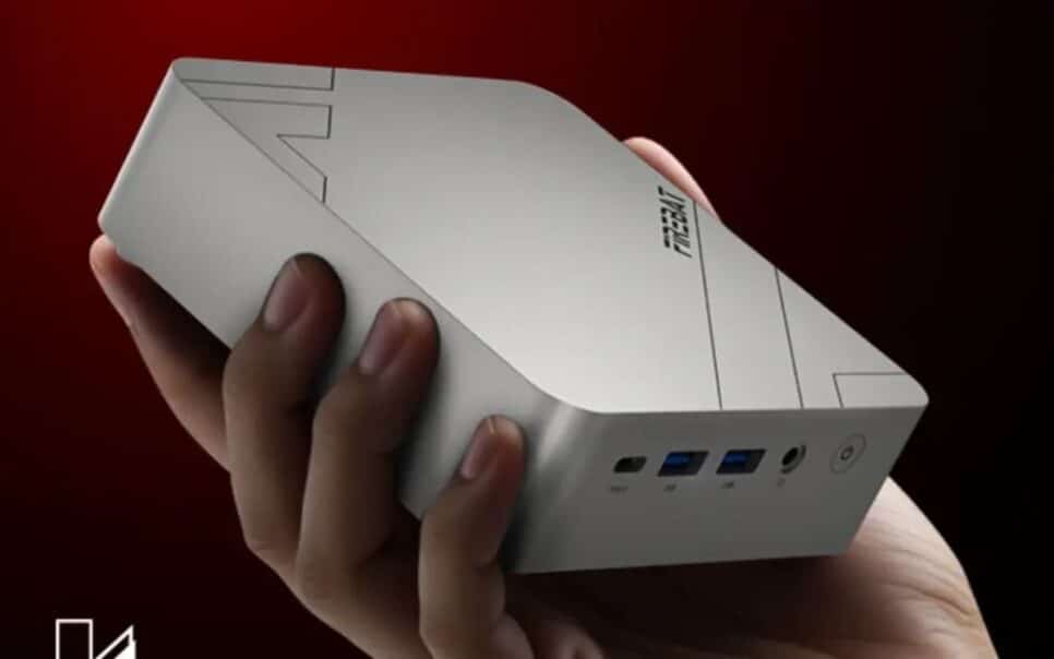 Firebat F1 P na mão de alguém