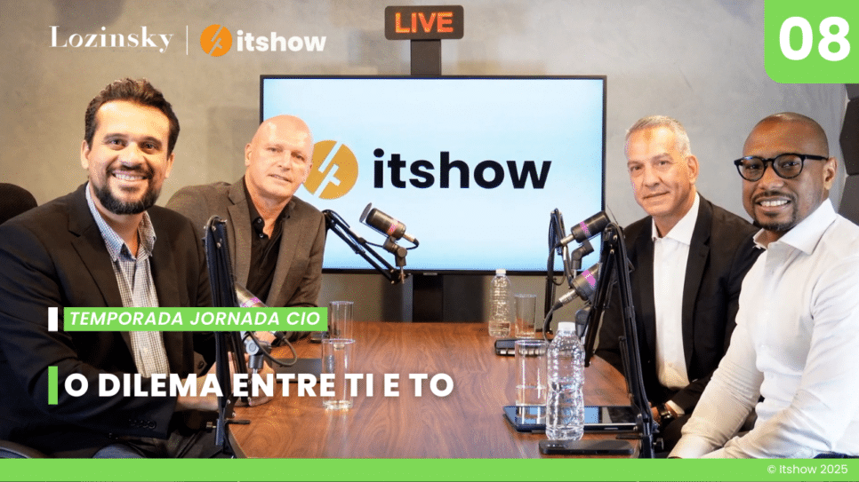 Allyson Gomes, Djalma Carvalho, Aldir Rocha e Márcio Montagnani reunidos no estúdio do Itshow durante o episódio Jornada CIO sobre o dilema entre TI e TO.