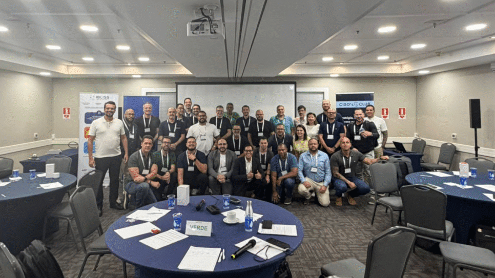 Cisos reunidos durante o War Room