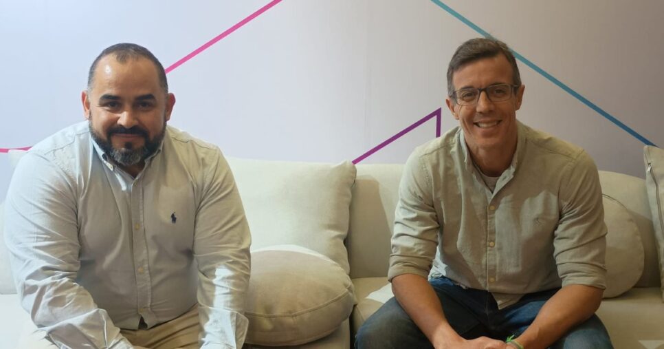 Marcelo Laurato, diretor de Vendas da Faiston; Alex Ingles, CEO da Telcoweb