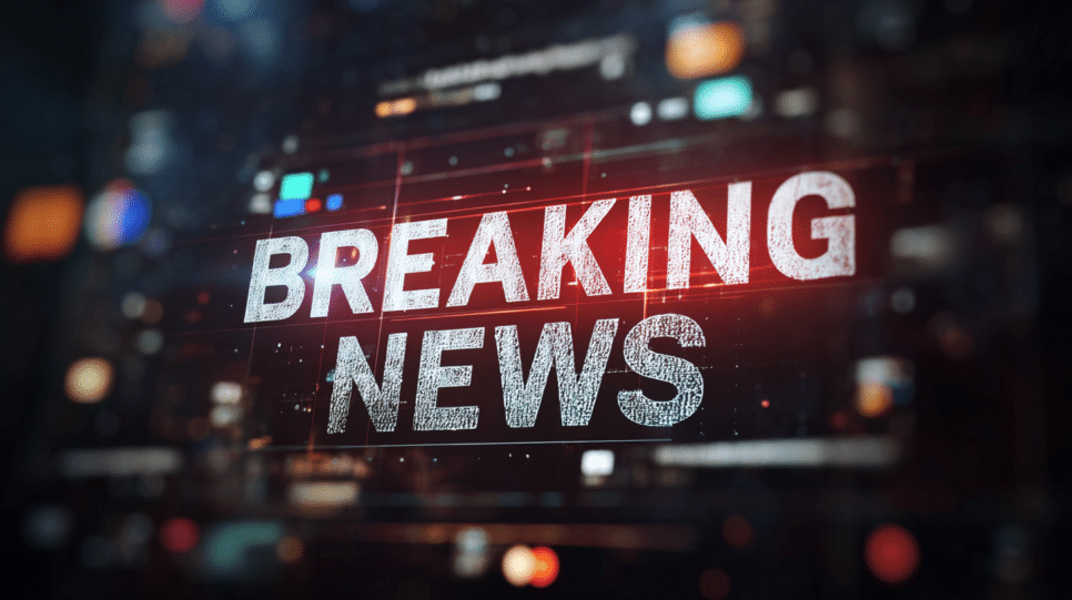 Banner “Breaking News” em tela digital, representando alerta de cibersegurança e notícias urgentes para equipes de TI e segurança.