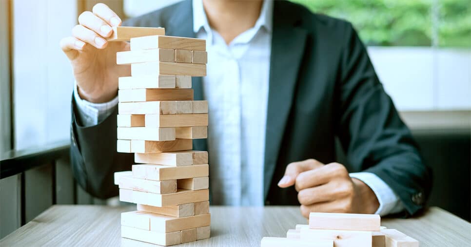 Segundo a empresa de segurança digital Tenable, plataformas de IA na nuvem sofrem ameaças do “efeito Jenga” (implantação nuvem)