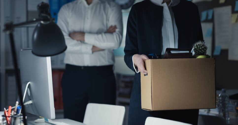 demissão, lay-off, layoff